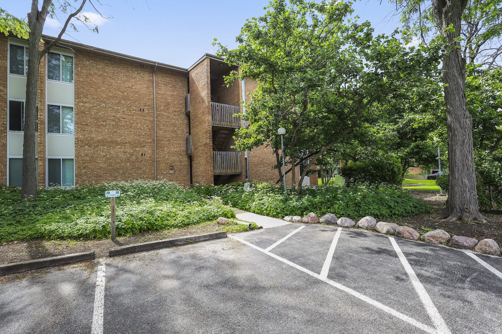 6018 E Lake Drive #1C, Lisle, IL 60532