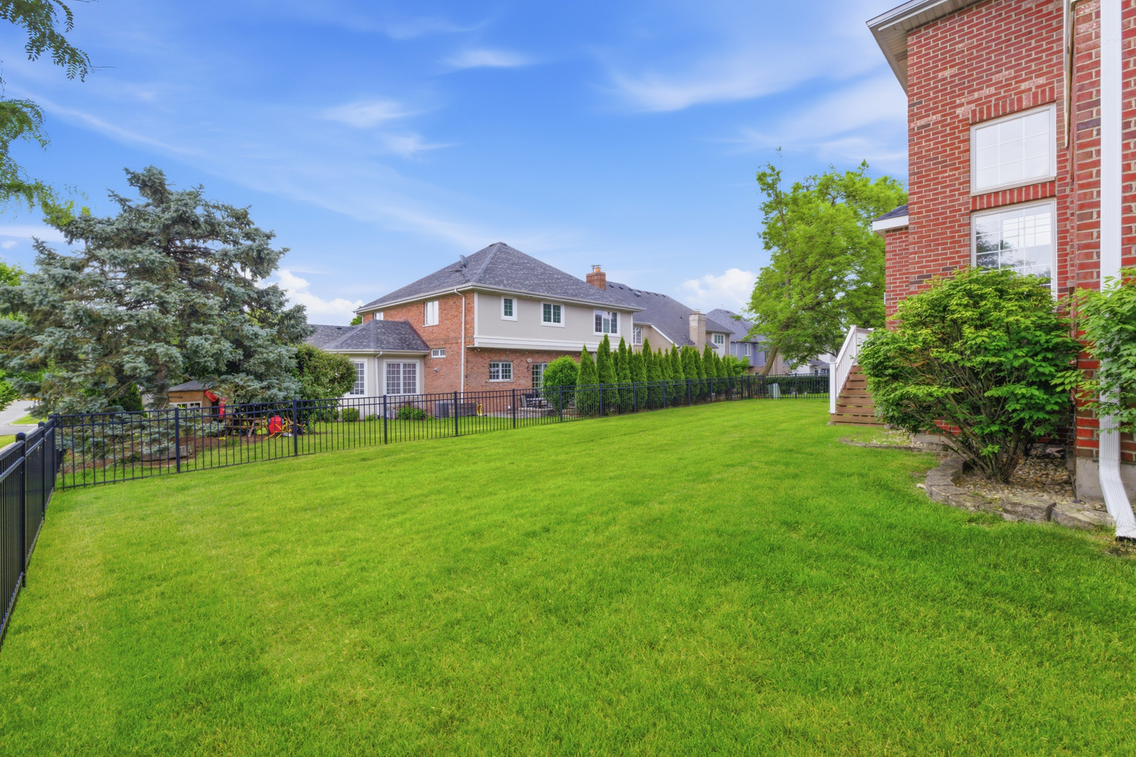 801 Shannon Lake Court, Westmont, IL 60559