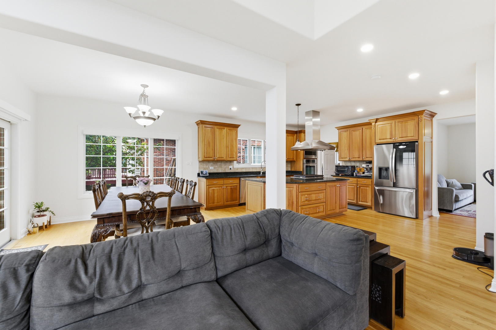 801 Shannon Lake Court, Westmont, IL 60559