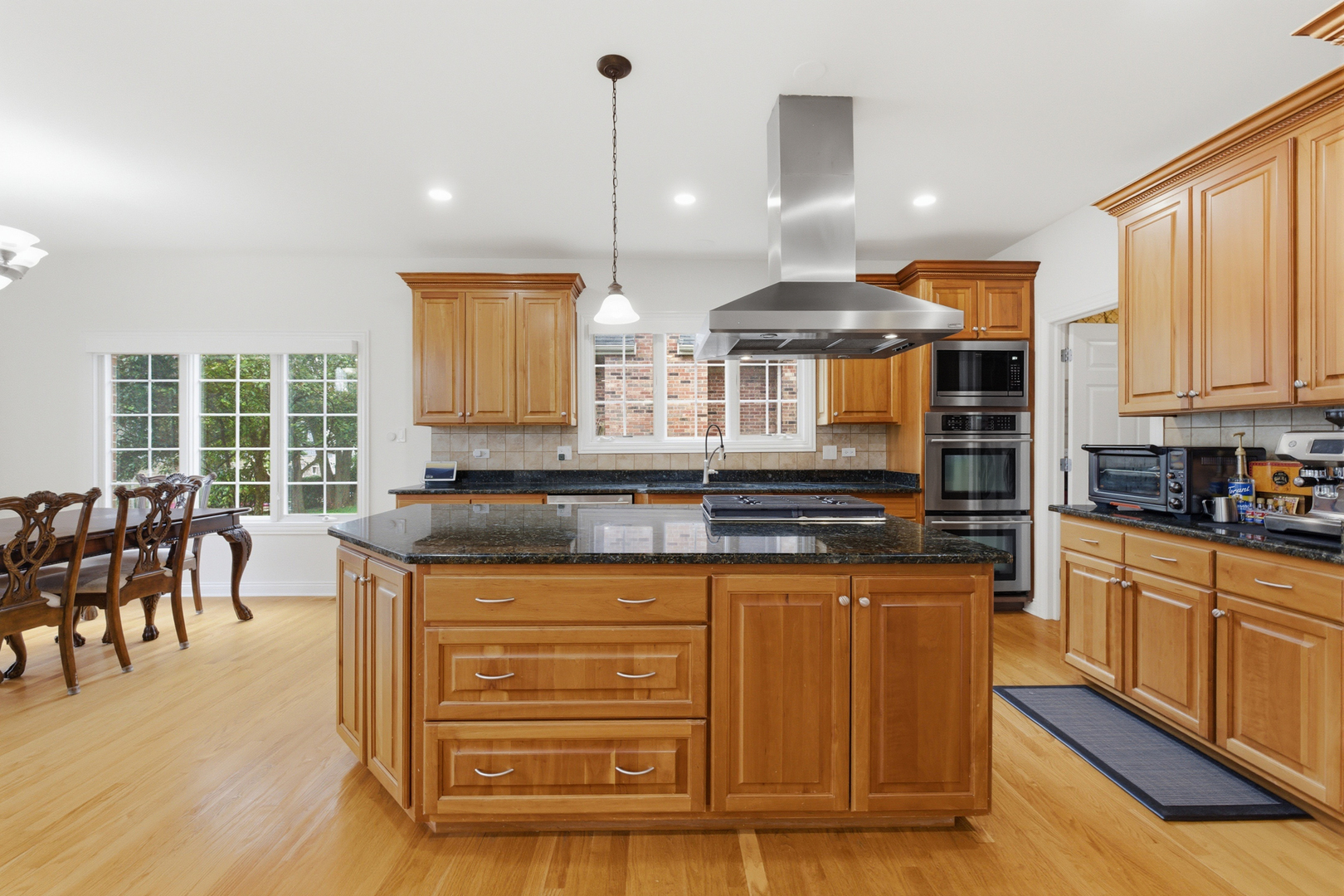 801 Shannon Lake Court, Westmont, IL 60559
