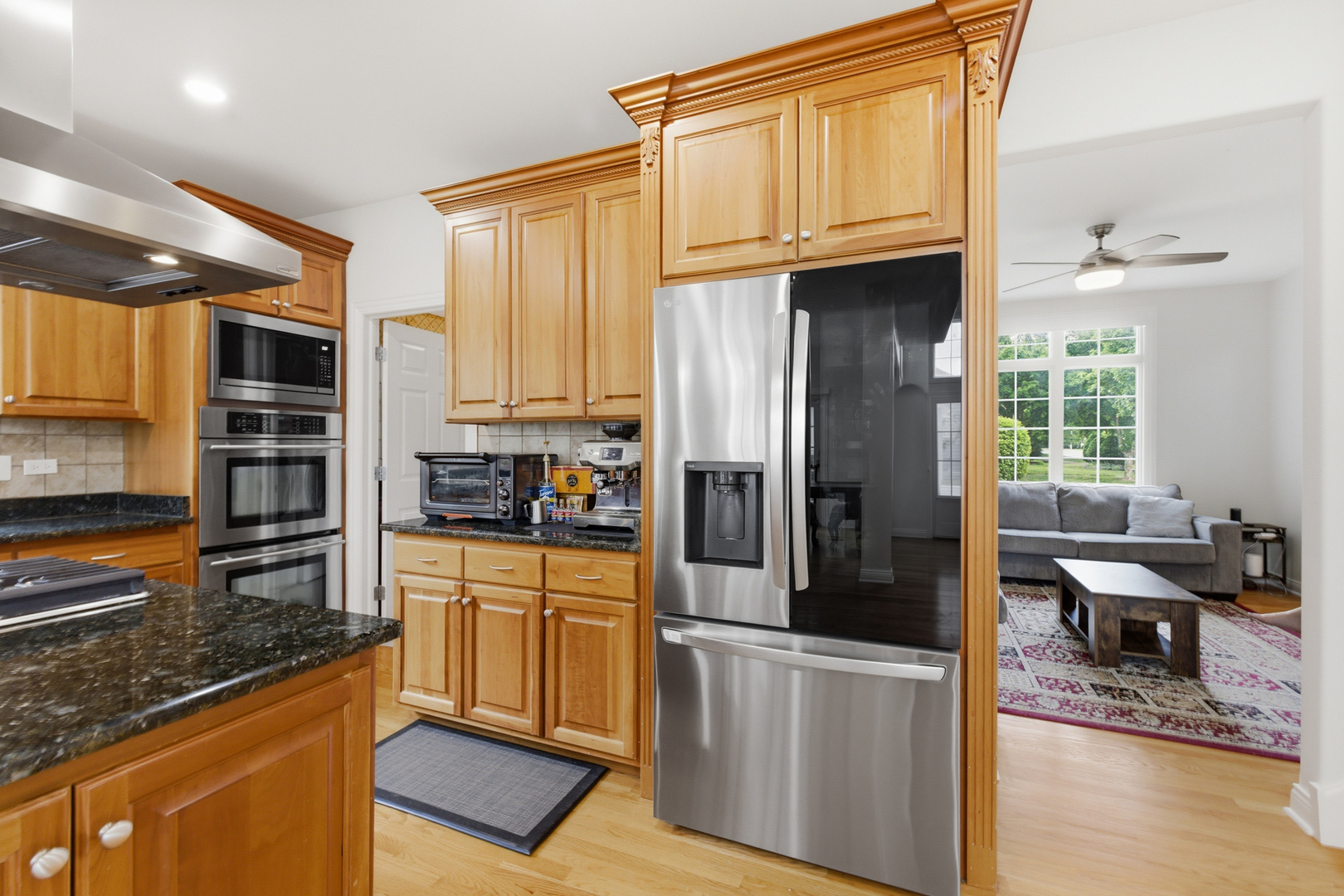 801 Shannon Lake Court, Westmont, IL 60559