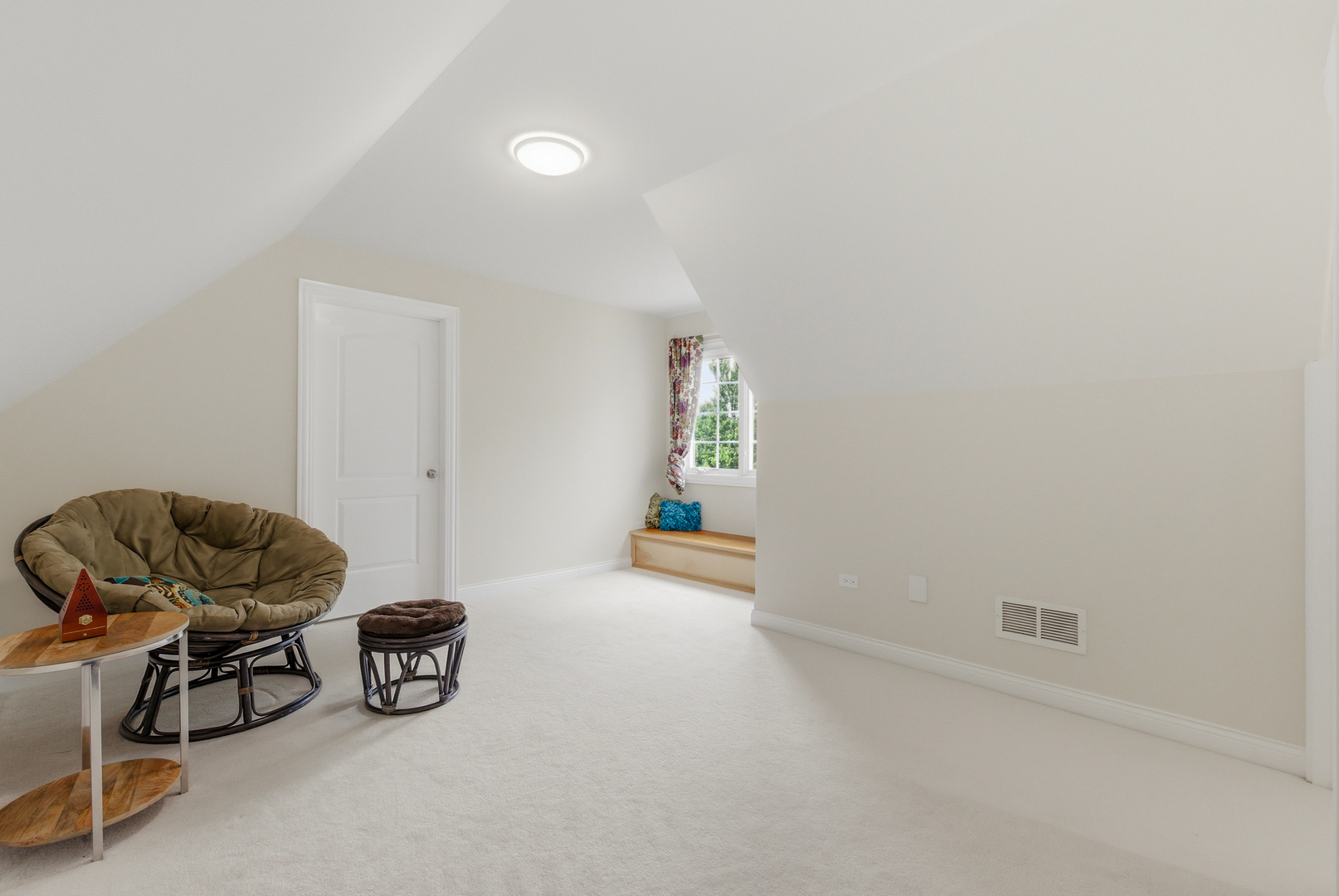 801 Shannon Lake Court, Westmont, IL 60559
