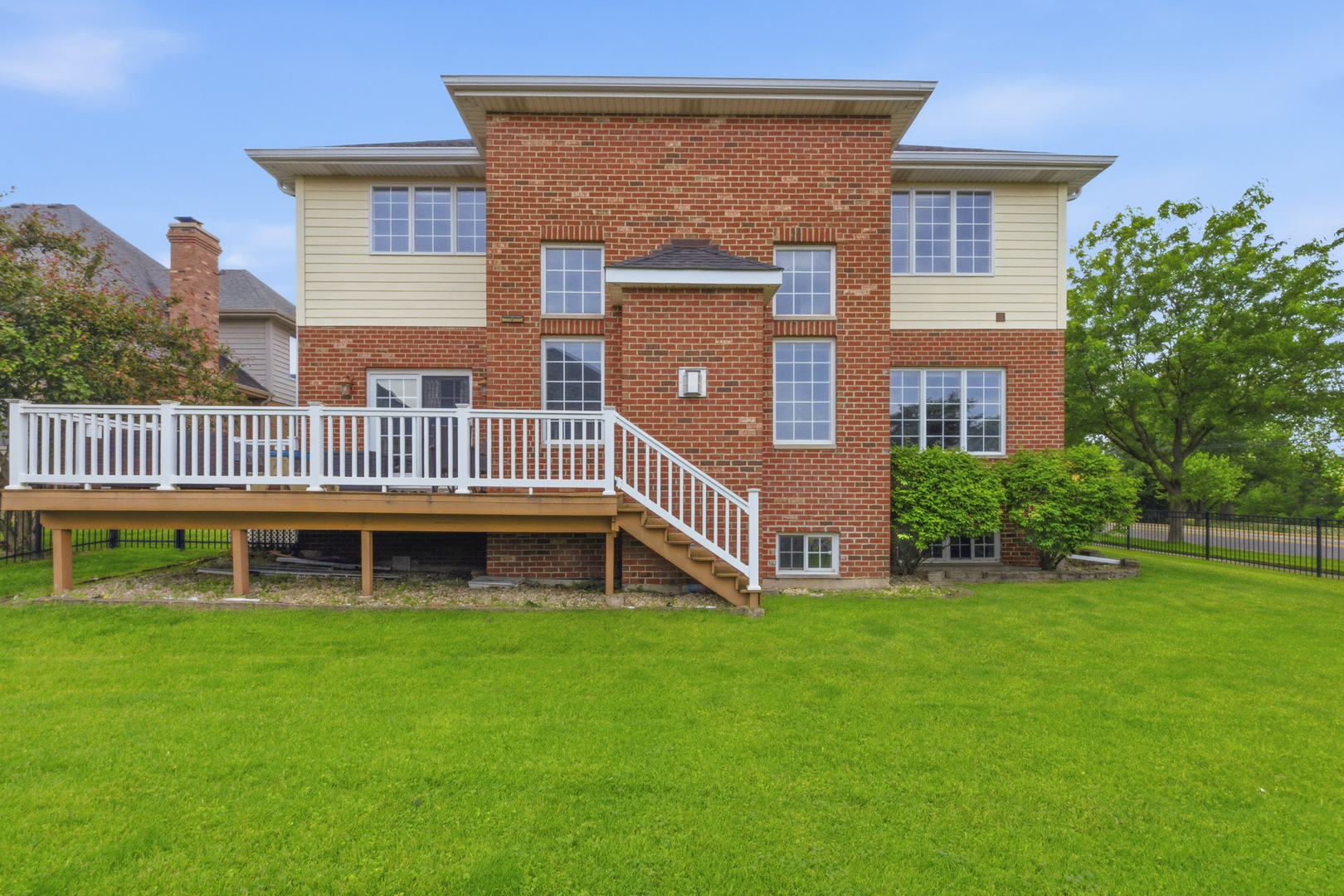 801 Shannon Lake Court, Westmont, IL 60559