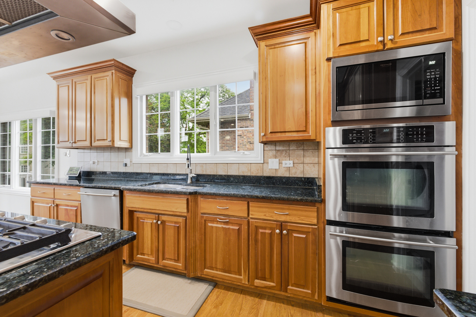 801 Shannon Lake Court, Westmont, IL 60559