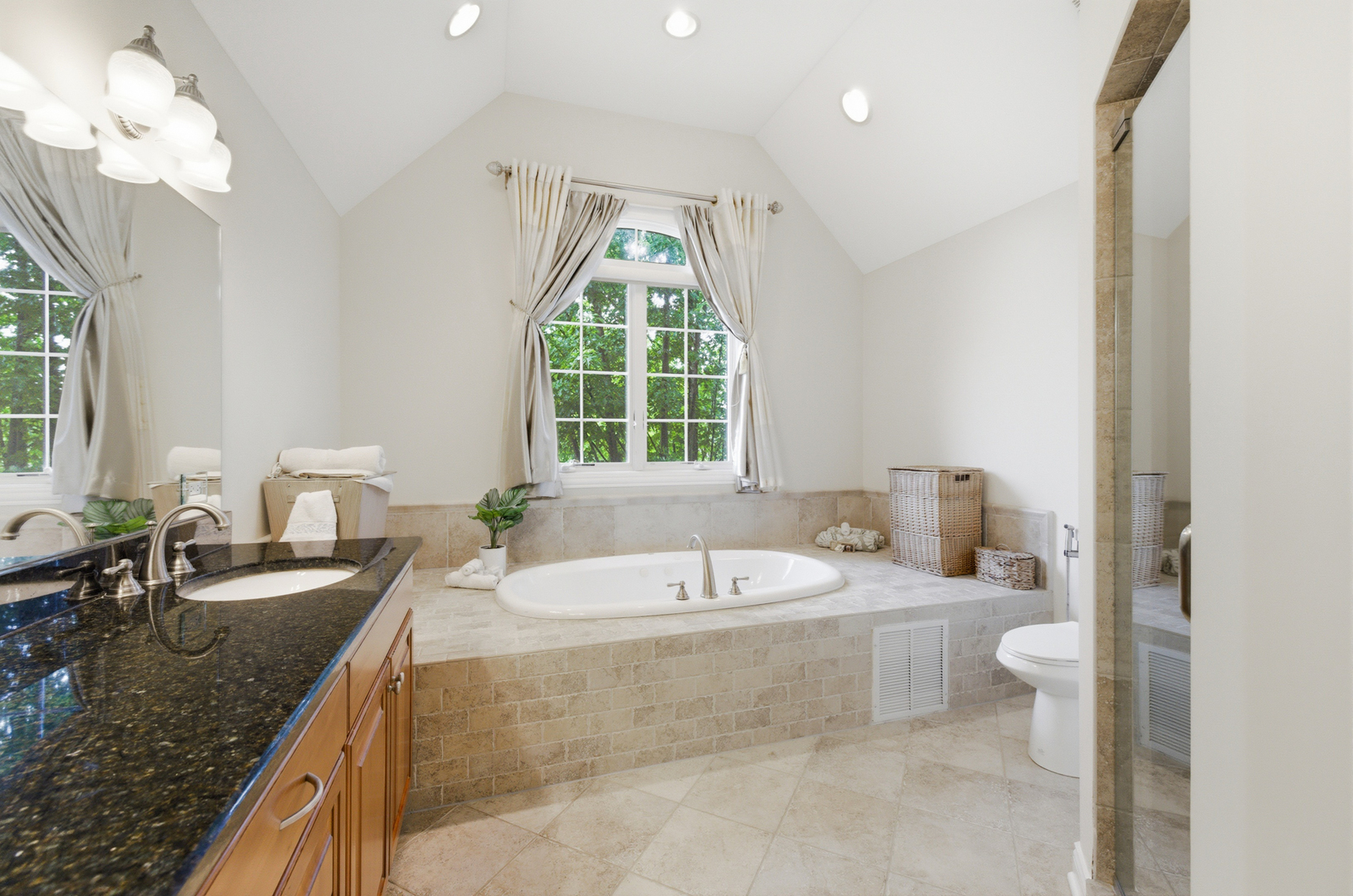 801 Shannon Lake Court, Westmont, IL 60559