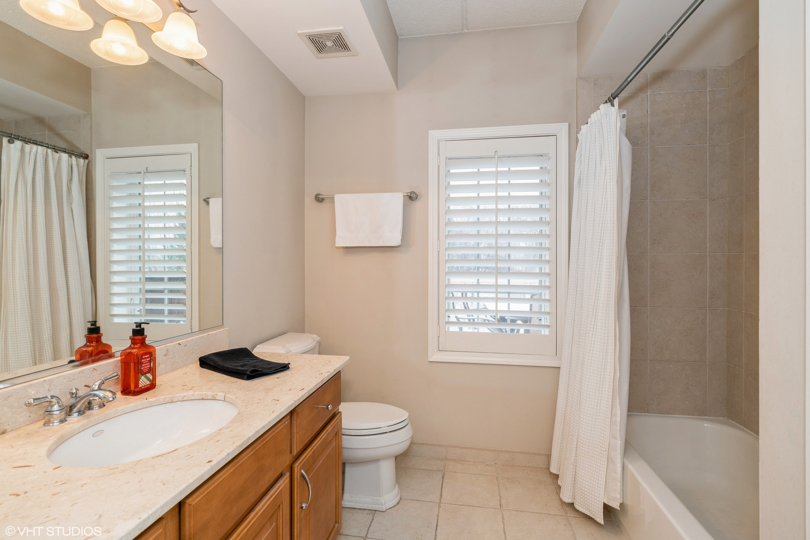 1479 N Milwaukee Avenue #101, Libertyville, IL 60048