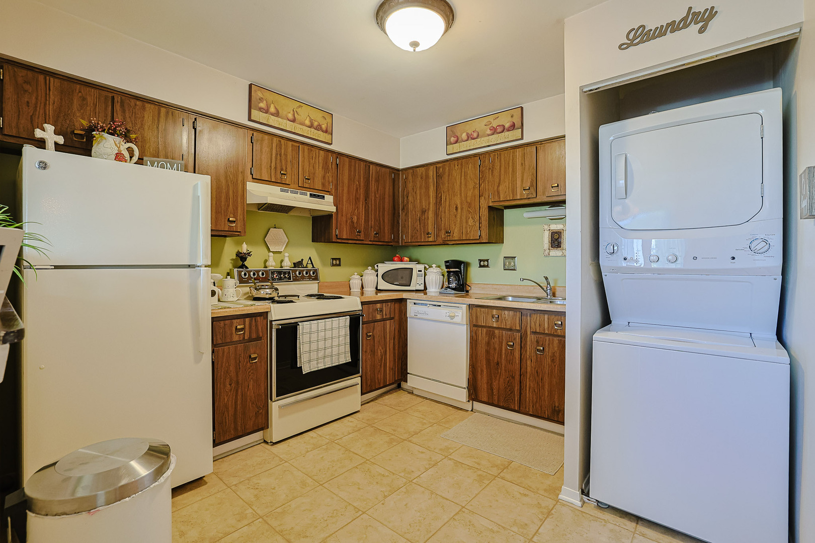 230 Klein Creek Court #F, Carol Stream, IL 60188