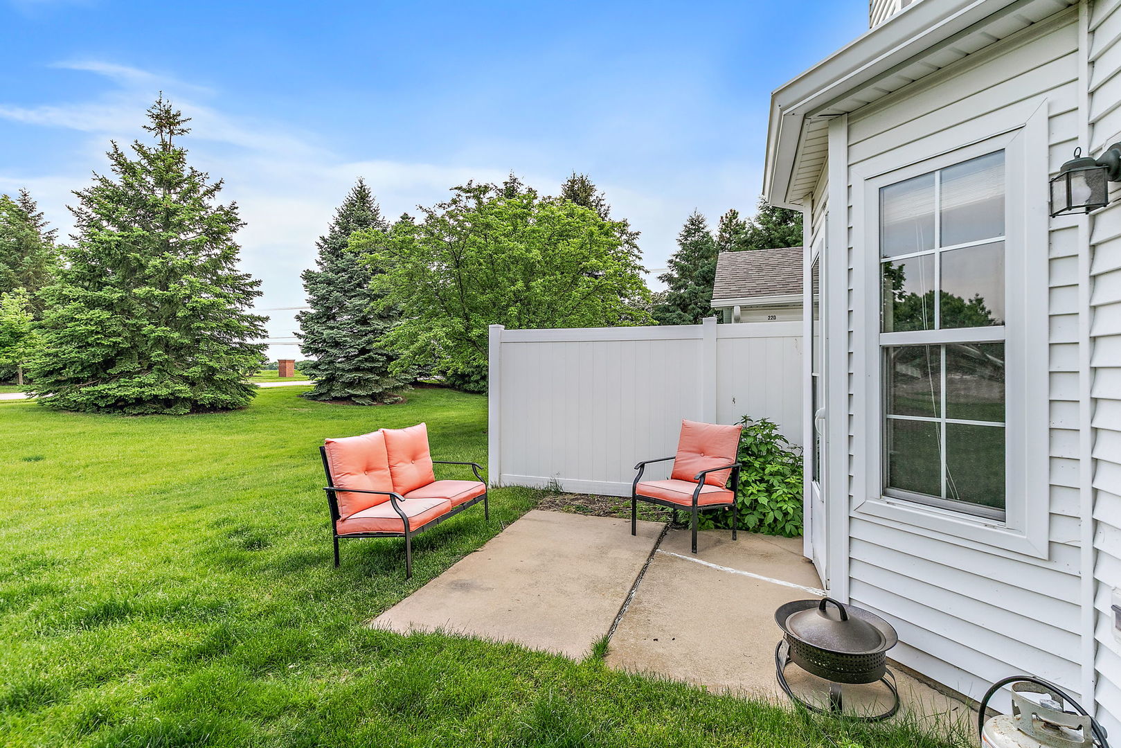 22 Rolling Oaks Road #C, Sugar Grove, IL 60554