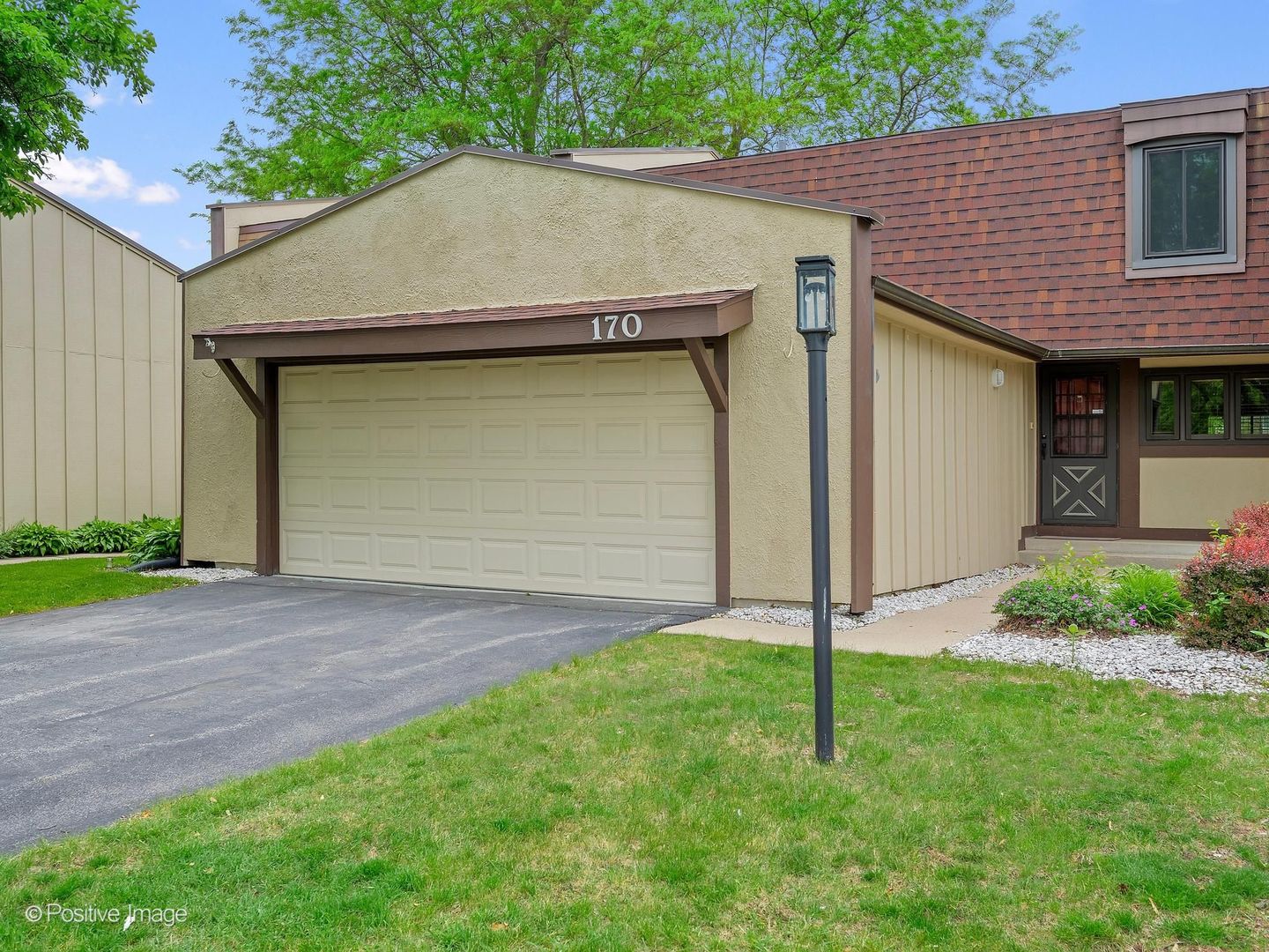 170 Cascade Drive, Indian Head Park, IL 60525