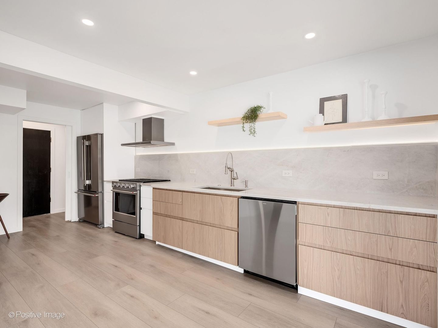 170 Cascade Drive, Indian Head Park, IL 60525