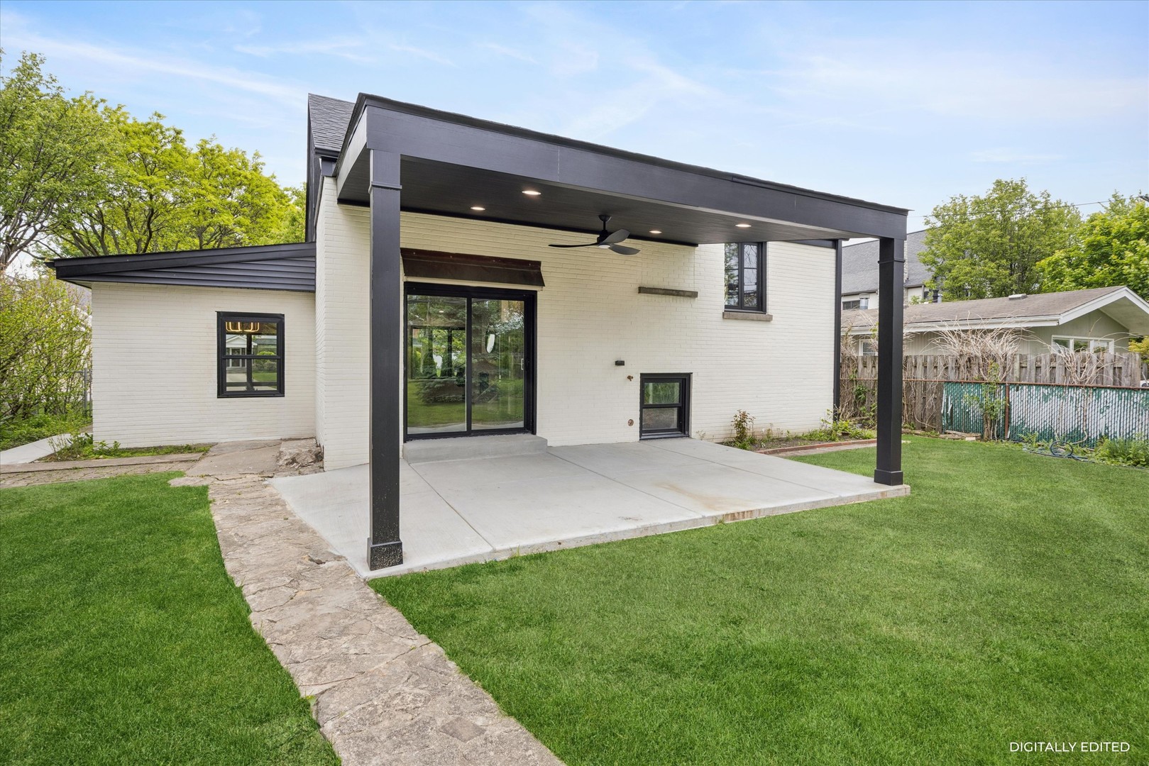 33 Chestnut Avenue, Clarendon Hills, IL 60514