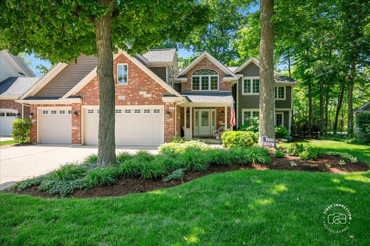 1315 Heatherton Drive, Naperville, IL 60563