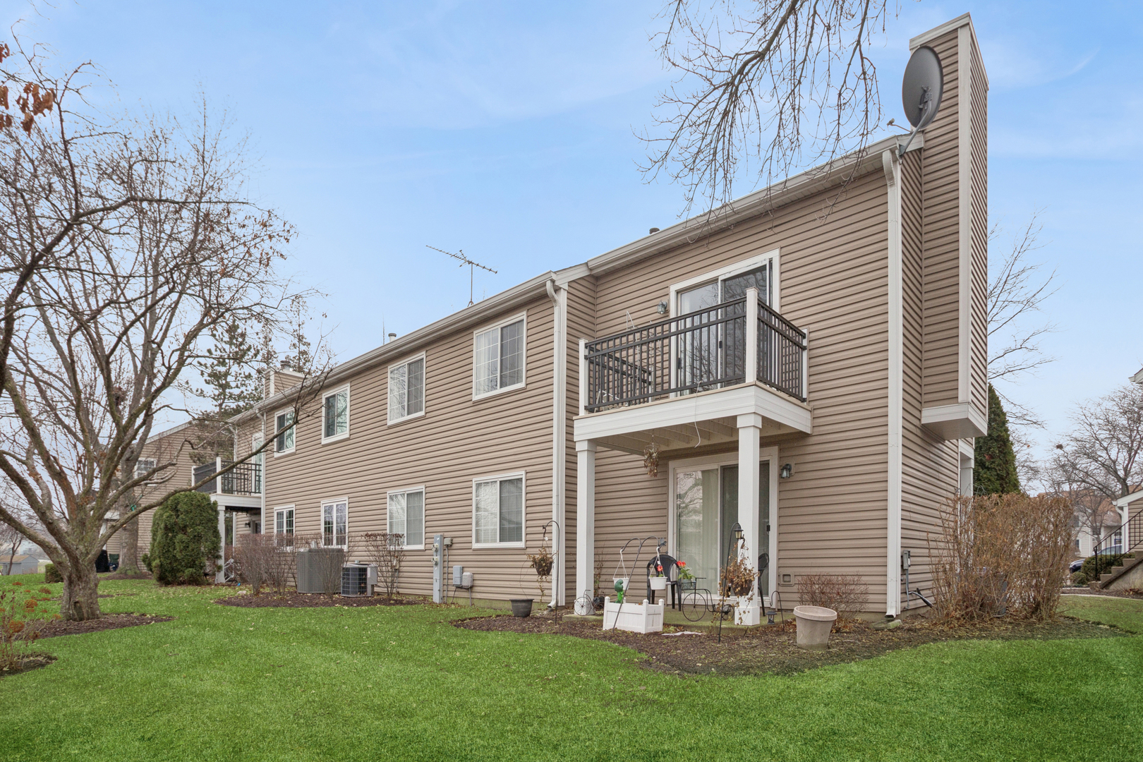 1975 Windsong Drive, Schaumburg, IL 60194