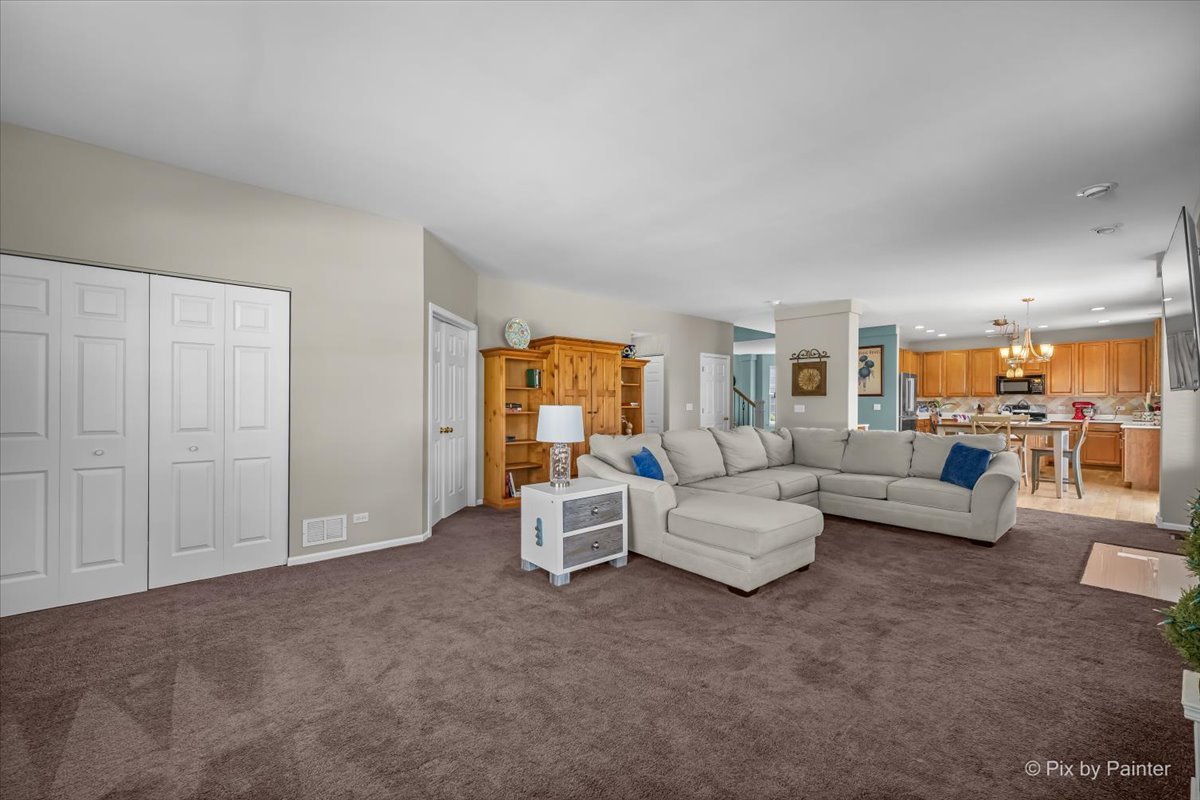 142 Augusta Lane, Cary, IL 60013