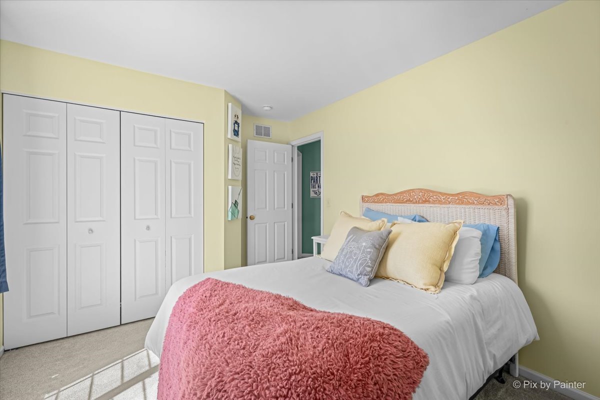 142 Augusta Lane, Cary, IL 60013