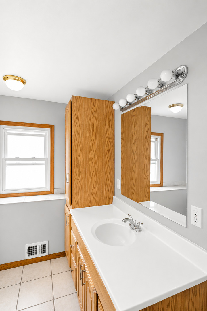 5412 S Natoma Avenue, Chicago, IL 60638
