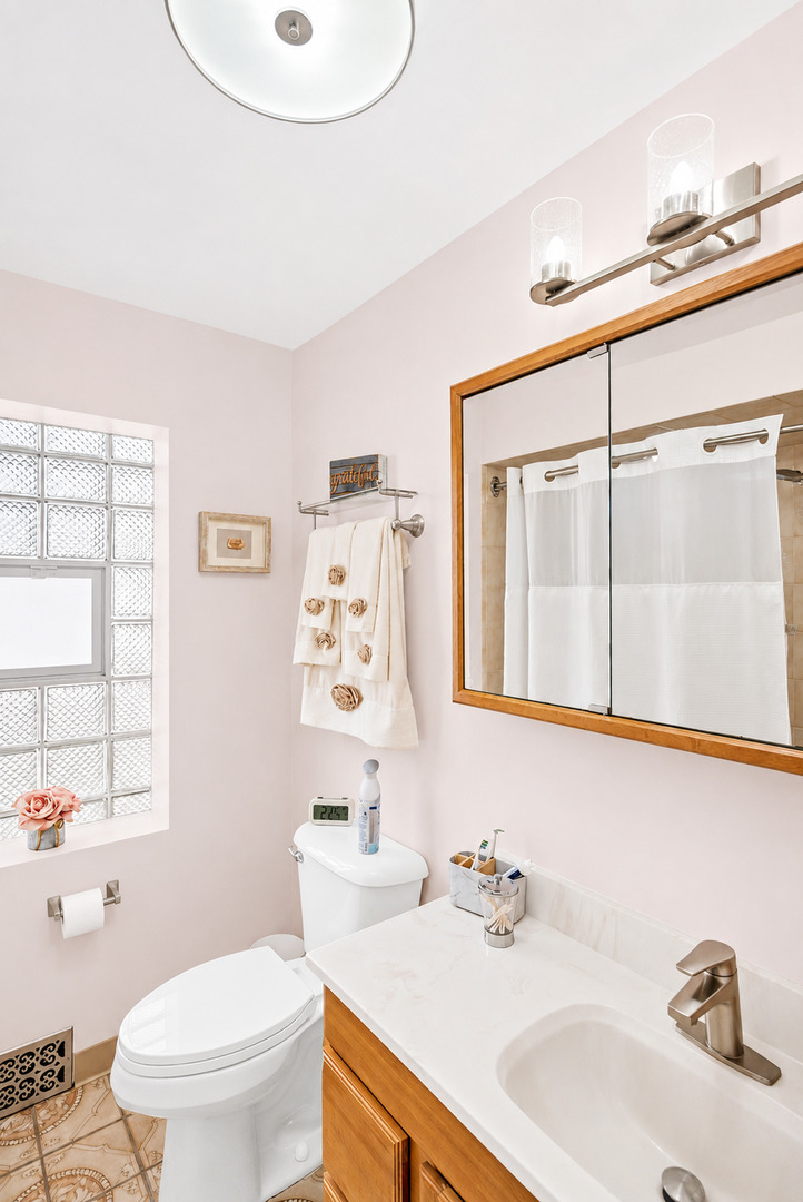 5412 S Natoma Avenue, Chicago, IL 60638
