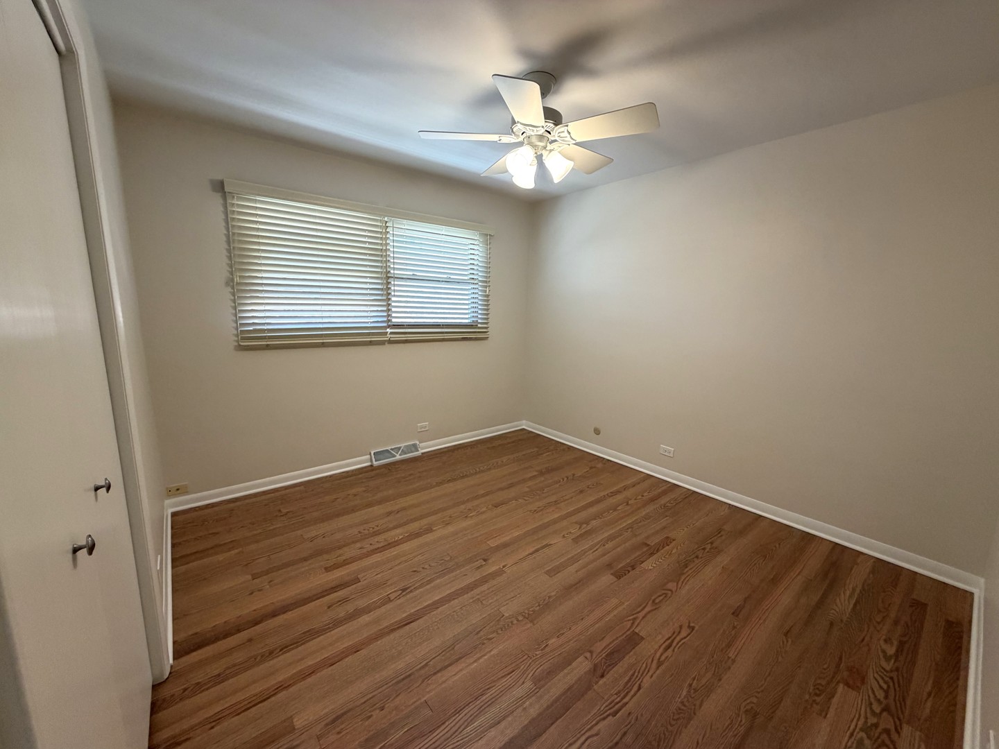 8927 S Sacramento Avenue, Evergreen Park, IL 60805