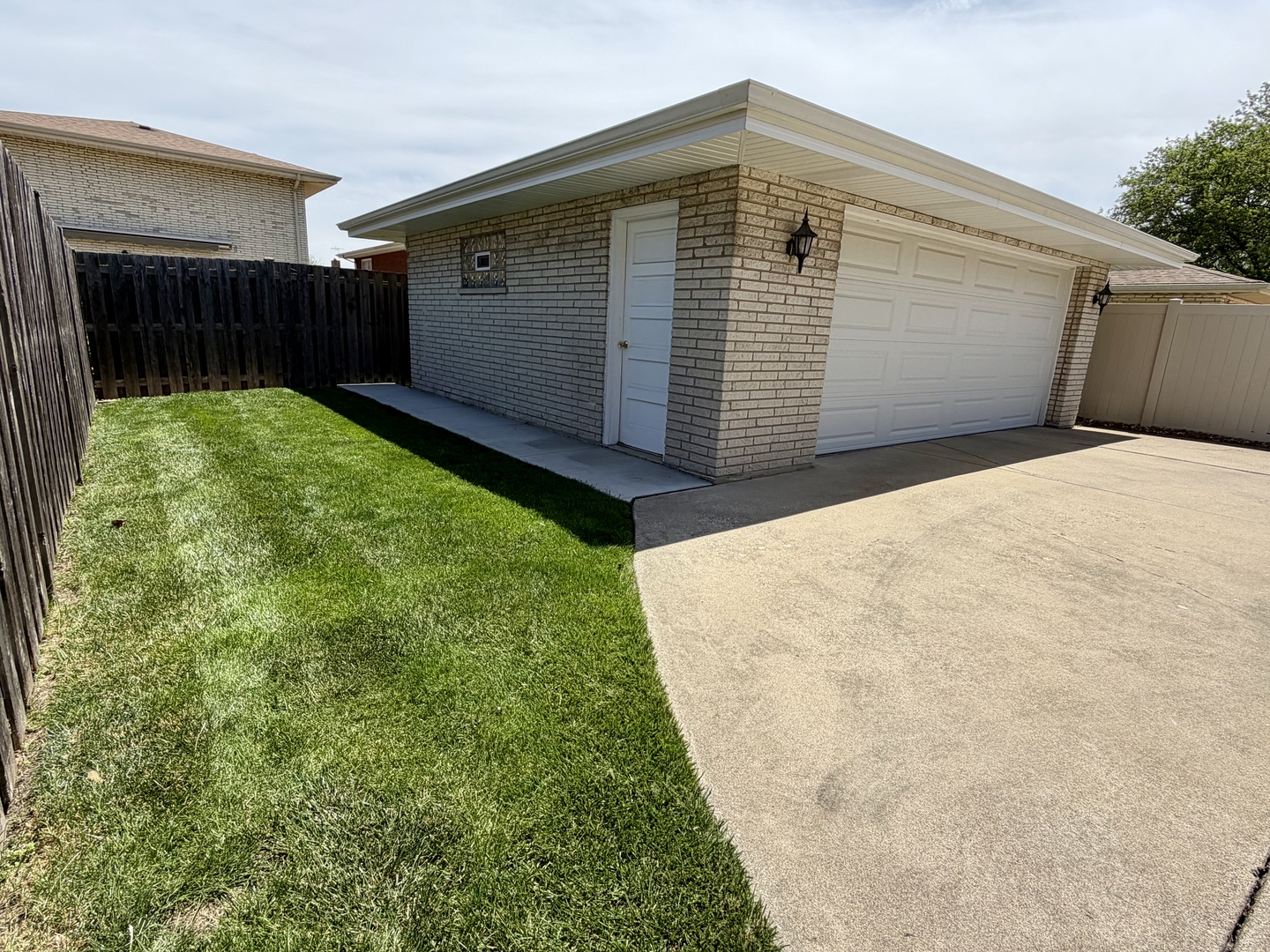 8927 S Sacramento Avenue, Evergreen Park, IL 60805