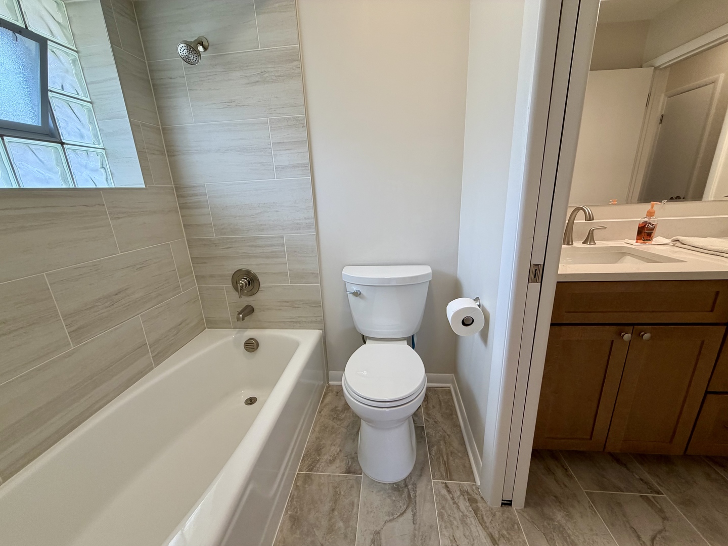 8927 S Sacramento Avenue, Evergreen Park, IL 60805