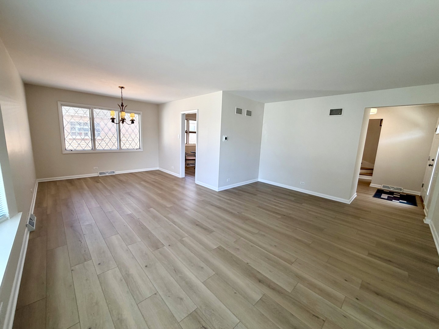 8927 S Sacramento Avenue, Evergreen Park, IL 60805