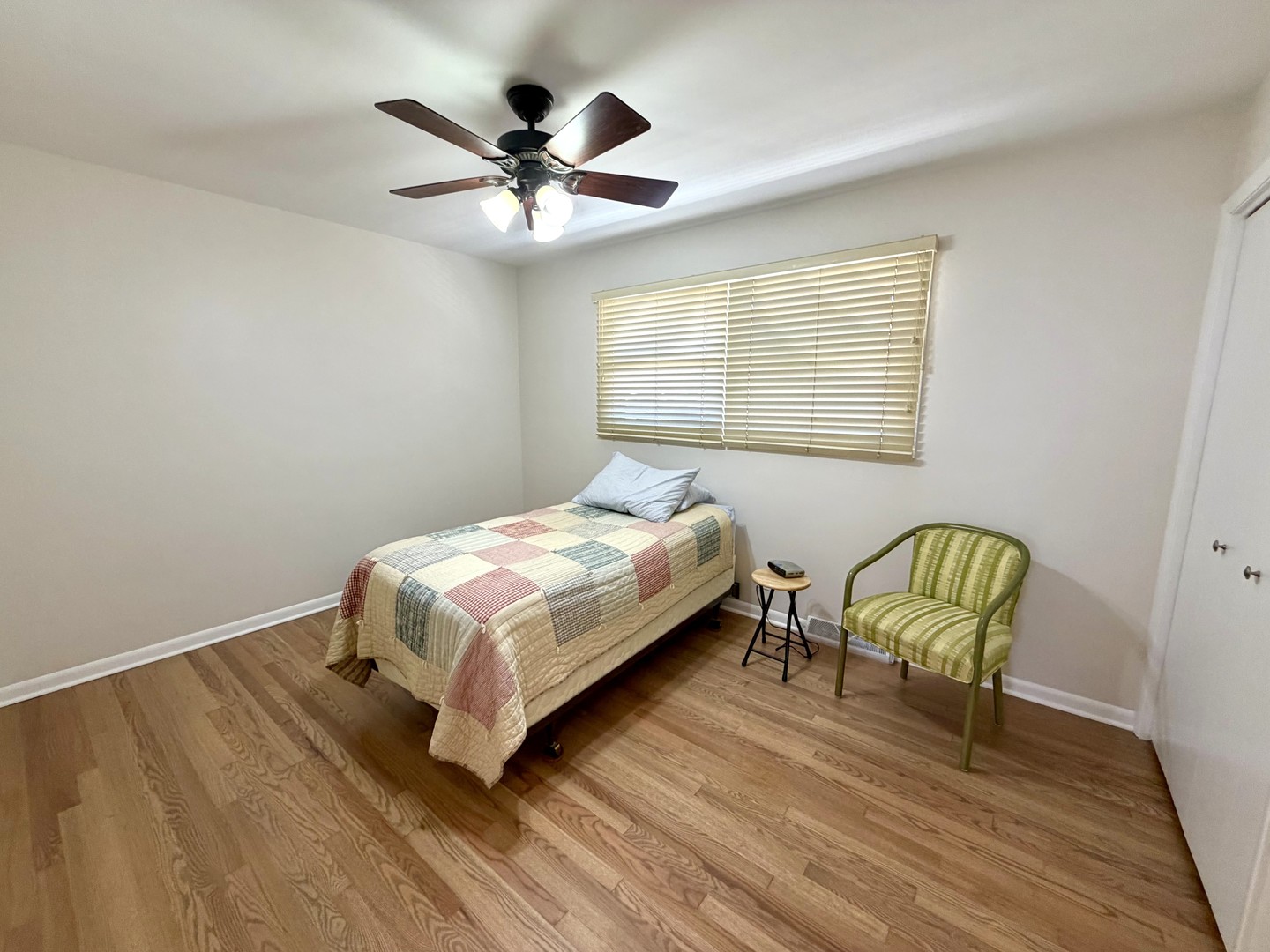 8927 S Sacramento Avenue, Evergreen Park, IL 60805