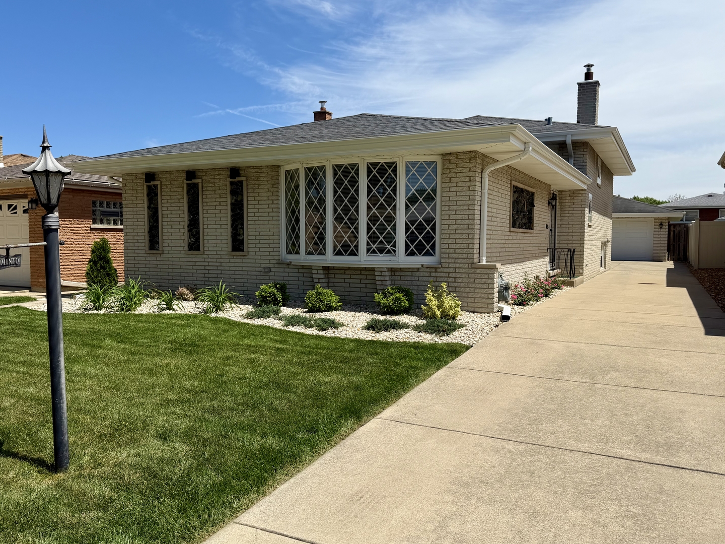 8927 S Sacramento Avenue, Evergreen Park, IL 60805