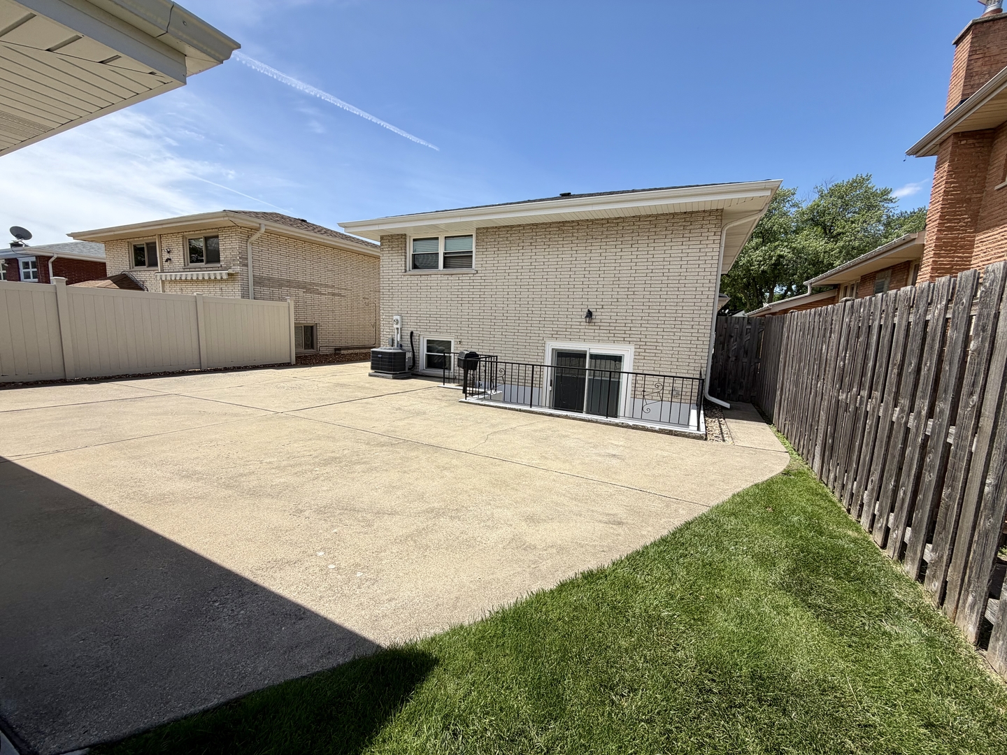 8927 S Sacramento Avenue, Evergreen Park, IL 60805