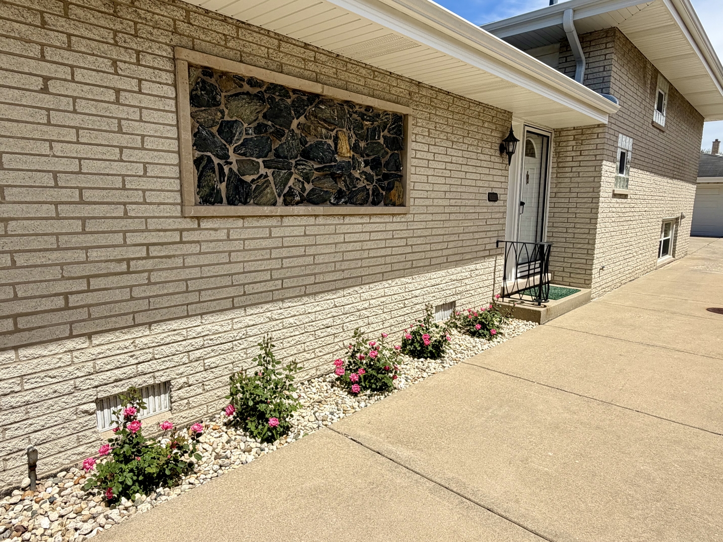 8927 S Sacramento Avenue, Evergreen Park, IL 60805