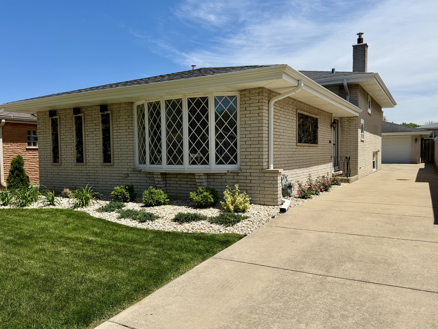 8927 S Sacramento Avenue, Evergreen Park, IL 60805