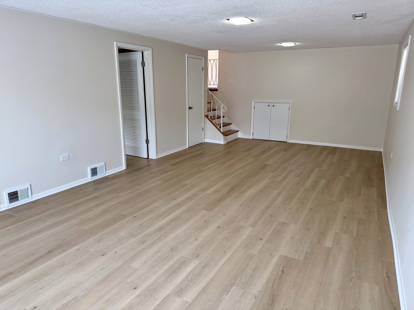 8927 S Sacramento Avenue, Evergreen Park, IL 60805