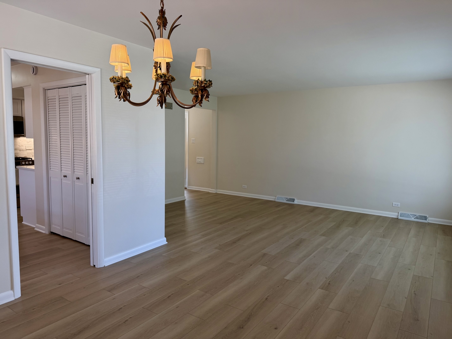 8927 S Sacramento Avenue, Evergreen Park, IL 60805