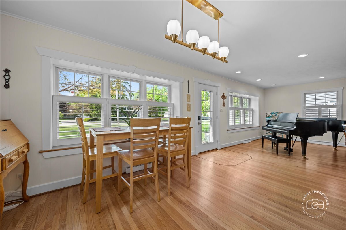 1419 E Forest Avenue, Wheaton, IL 60187