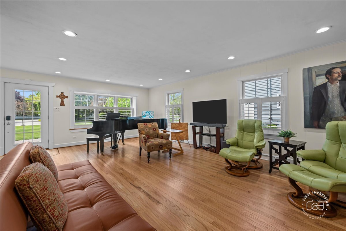 1419 E Forest Avenue, Wheaton, IL 60187