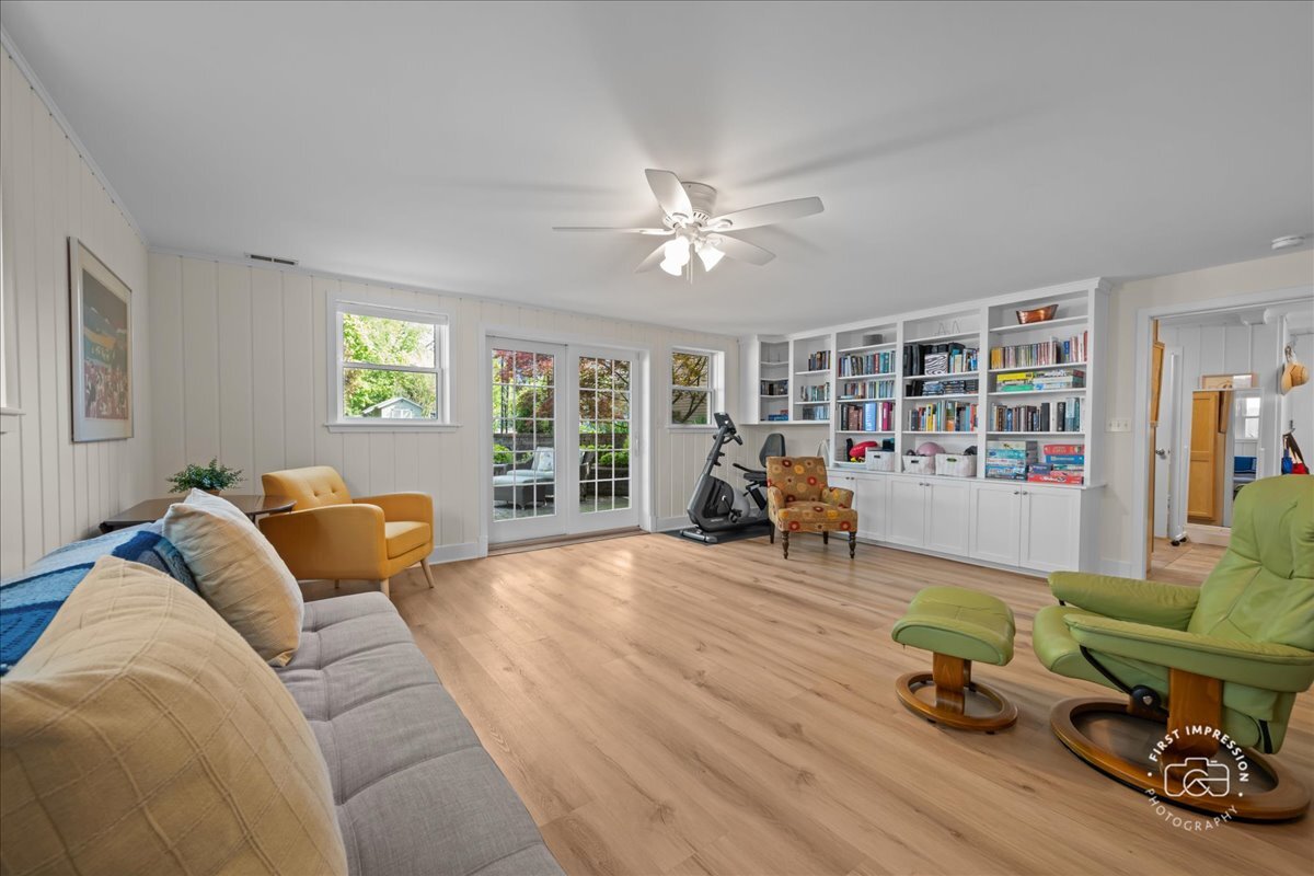 1419 E Forest Avenue, Wheaton, IL 60187