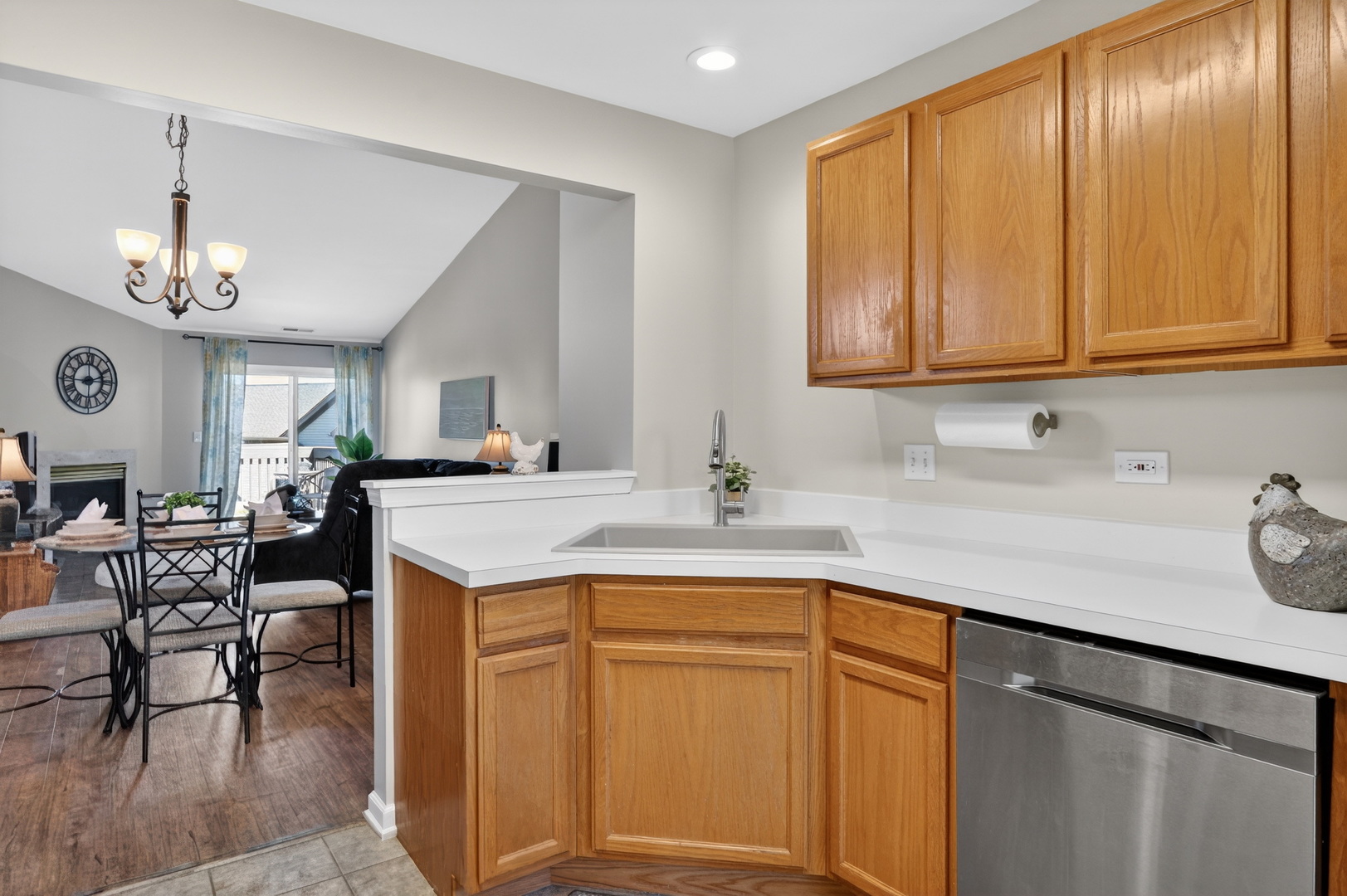 563 Willow Way #563, Lindenhurst, IL 60046