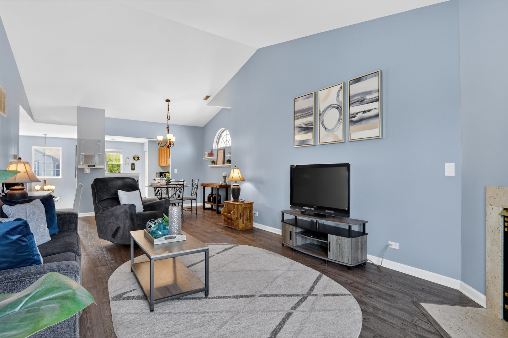 563 Willow Way #563, Lindenhurst, IL 60046