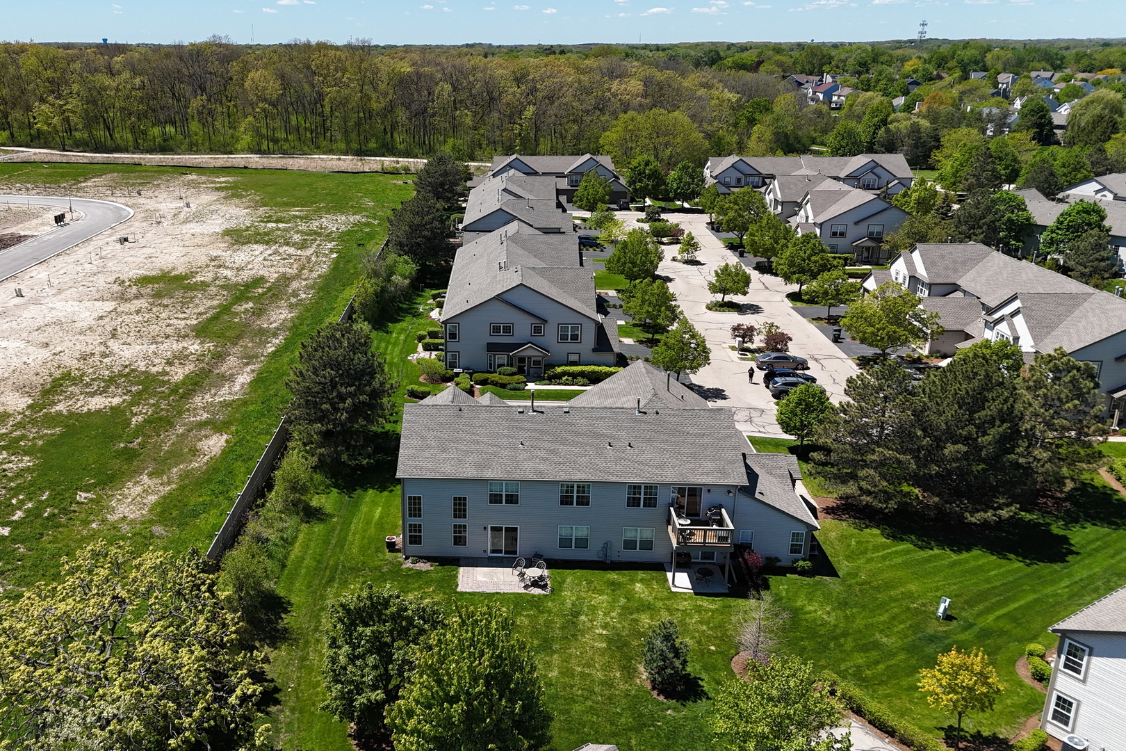 563 Willow Way #563, Lindenhurst, IL 60046