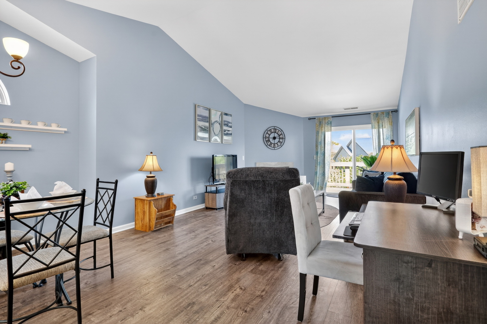 563 Willow Way #563, Lindenhurst, IL 60046