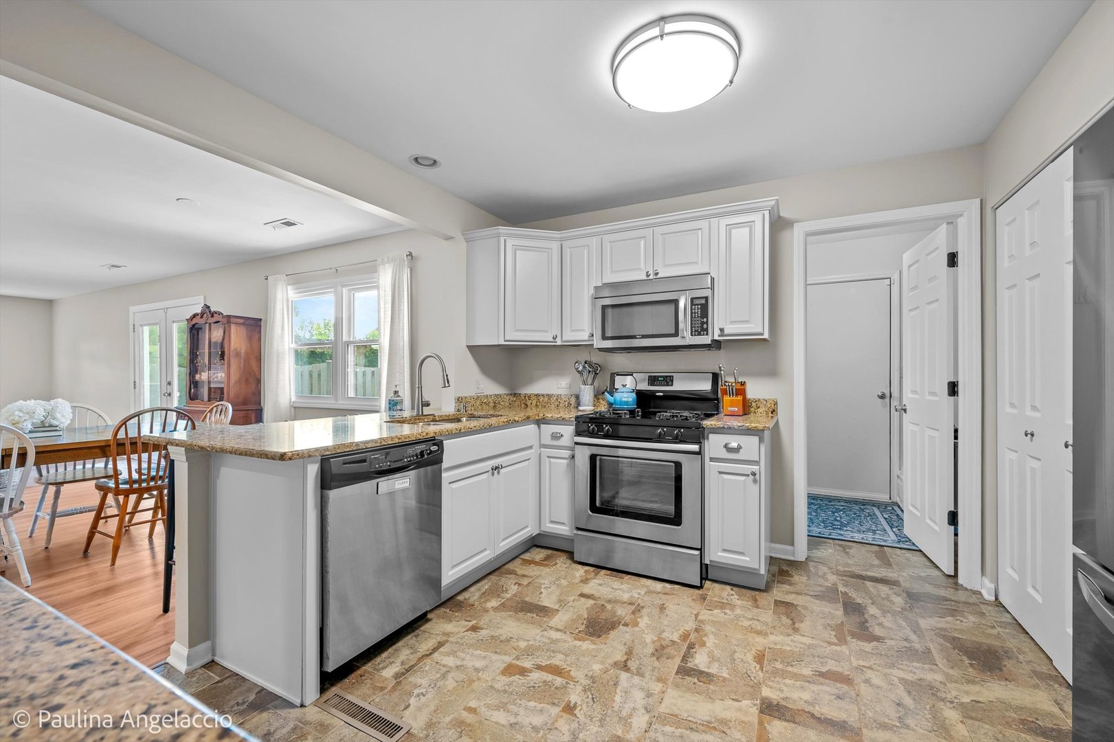 5547 S Bruner Street, Hinsdale, IL 60521
