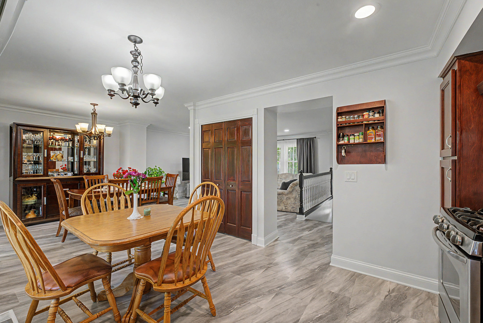 1350 Nottingham Lane, Hoffman Estates, IL 60169