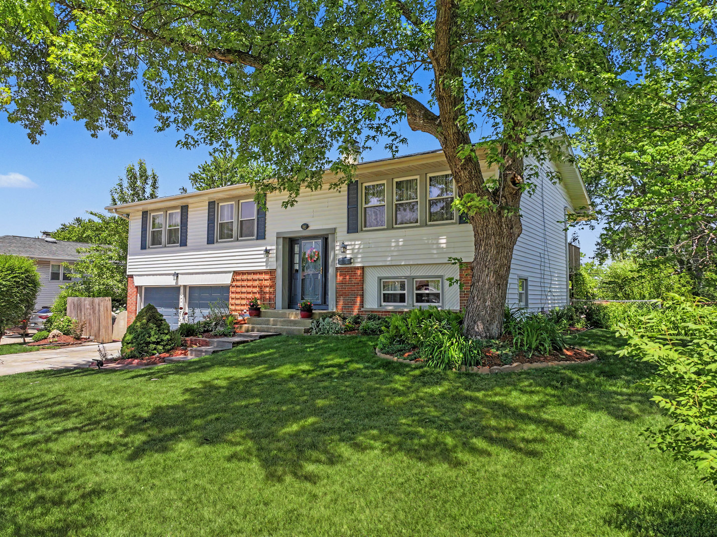 1350 Nottingham Lane, Hoffman Estates, IL 60169