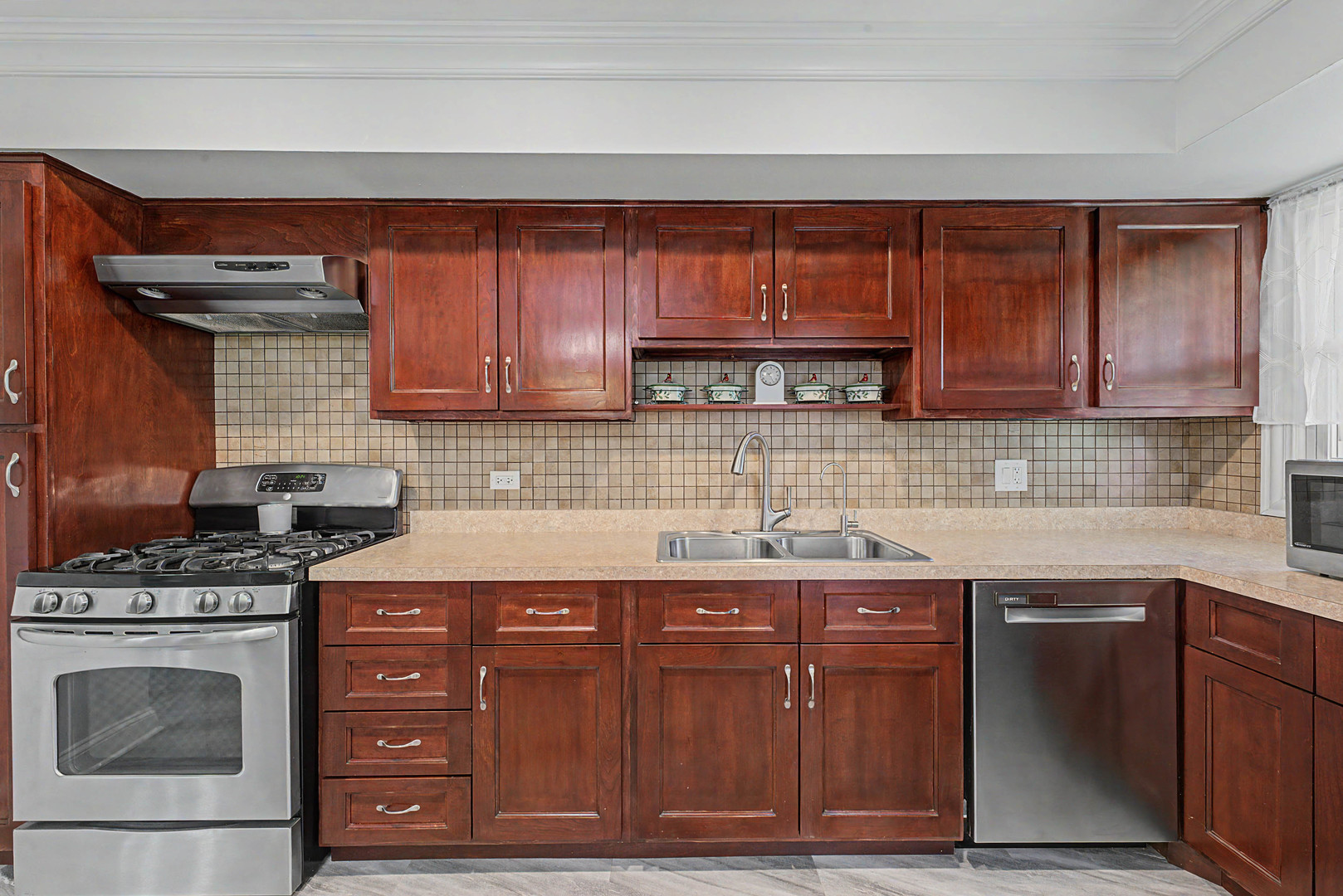 1350 Nottingham Lane, Hoffman Estates, IL 60169