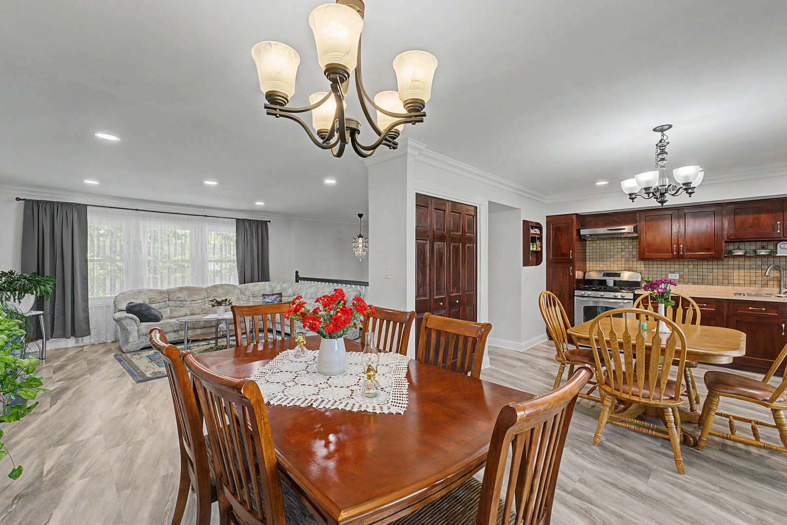 1350 Nottingham Lane, Hoffman Estates, IL 60169