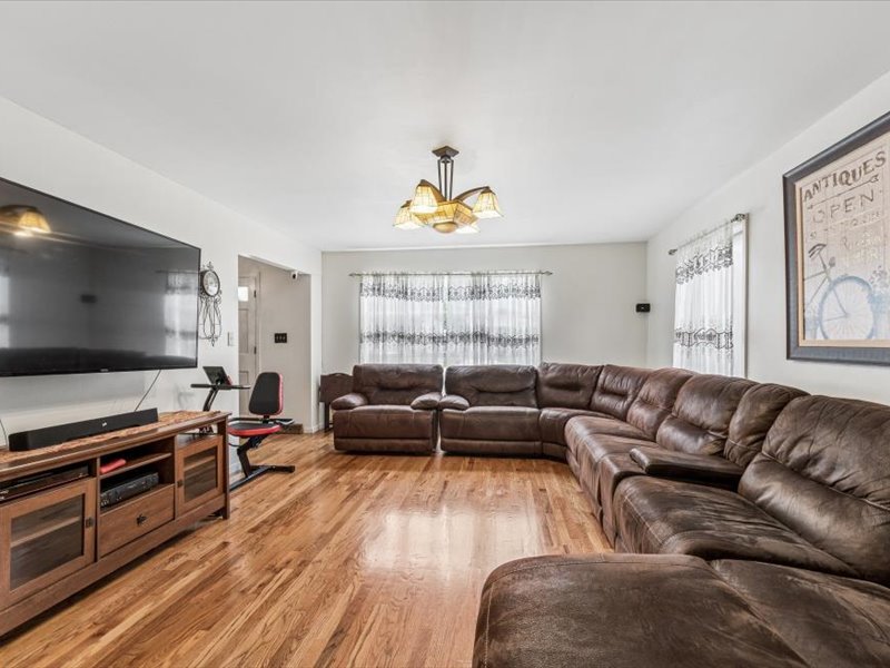 204 WESTPORT Drive, Joliet, IL 60431