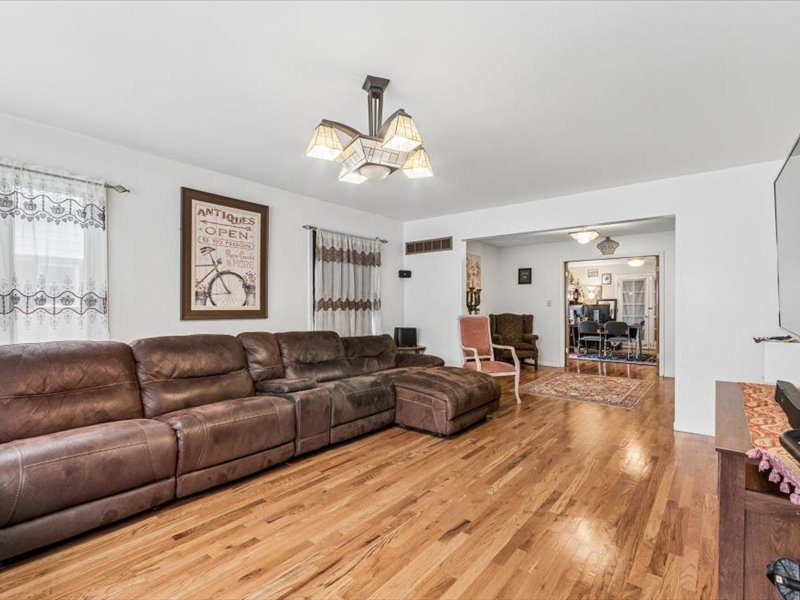 204 WESTPORT Drive, Joliet, IL 60431