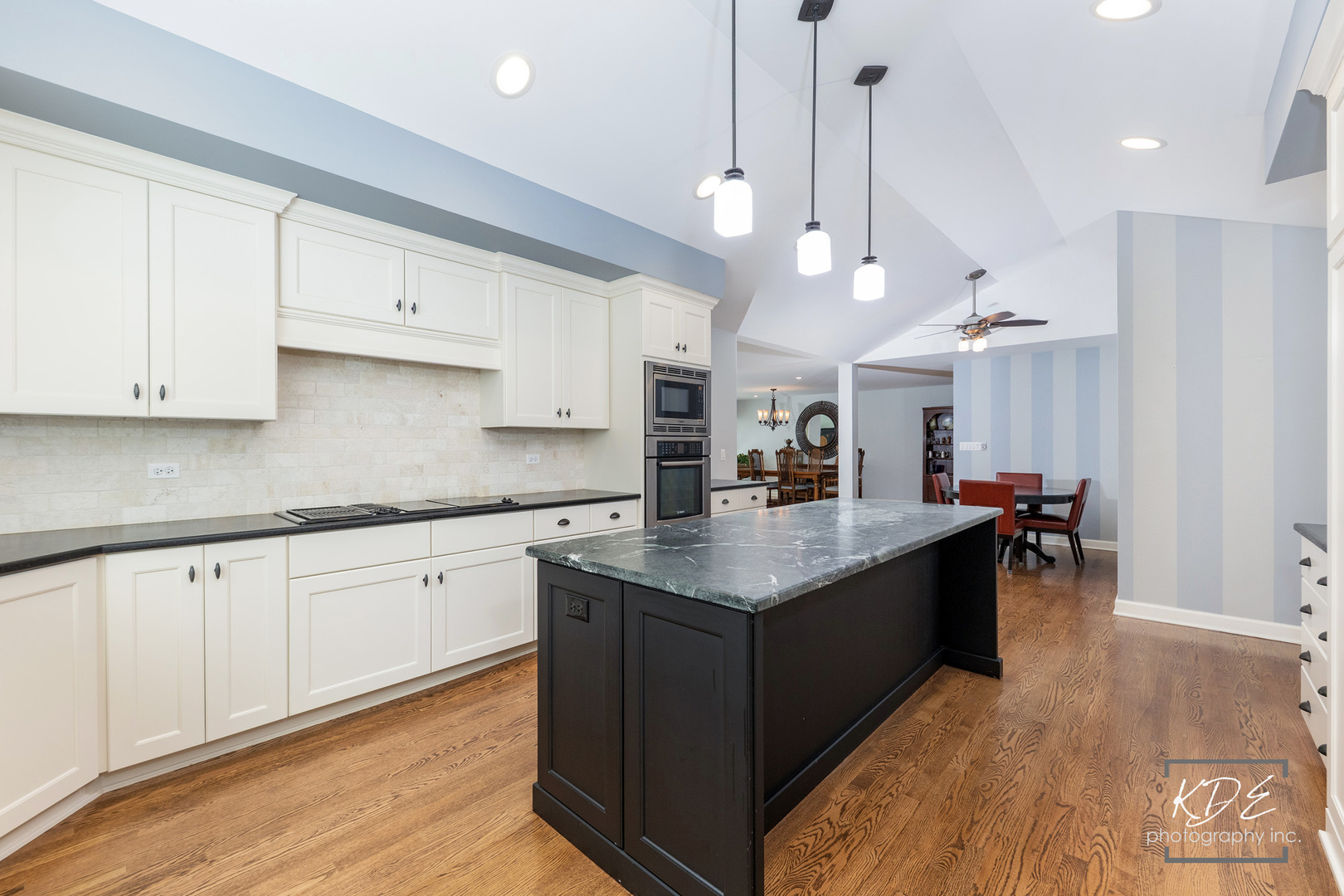 1126 Kings Point Court, Naperville, IL 60563