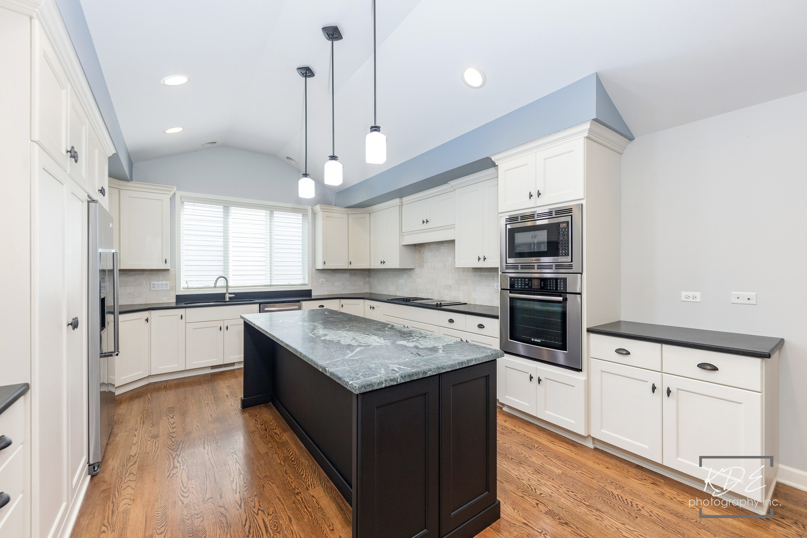 1126 Kings Point Court, Naperville, IL 60563