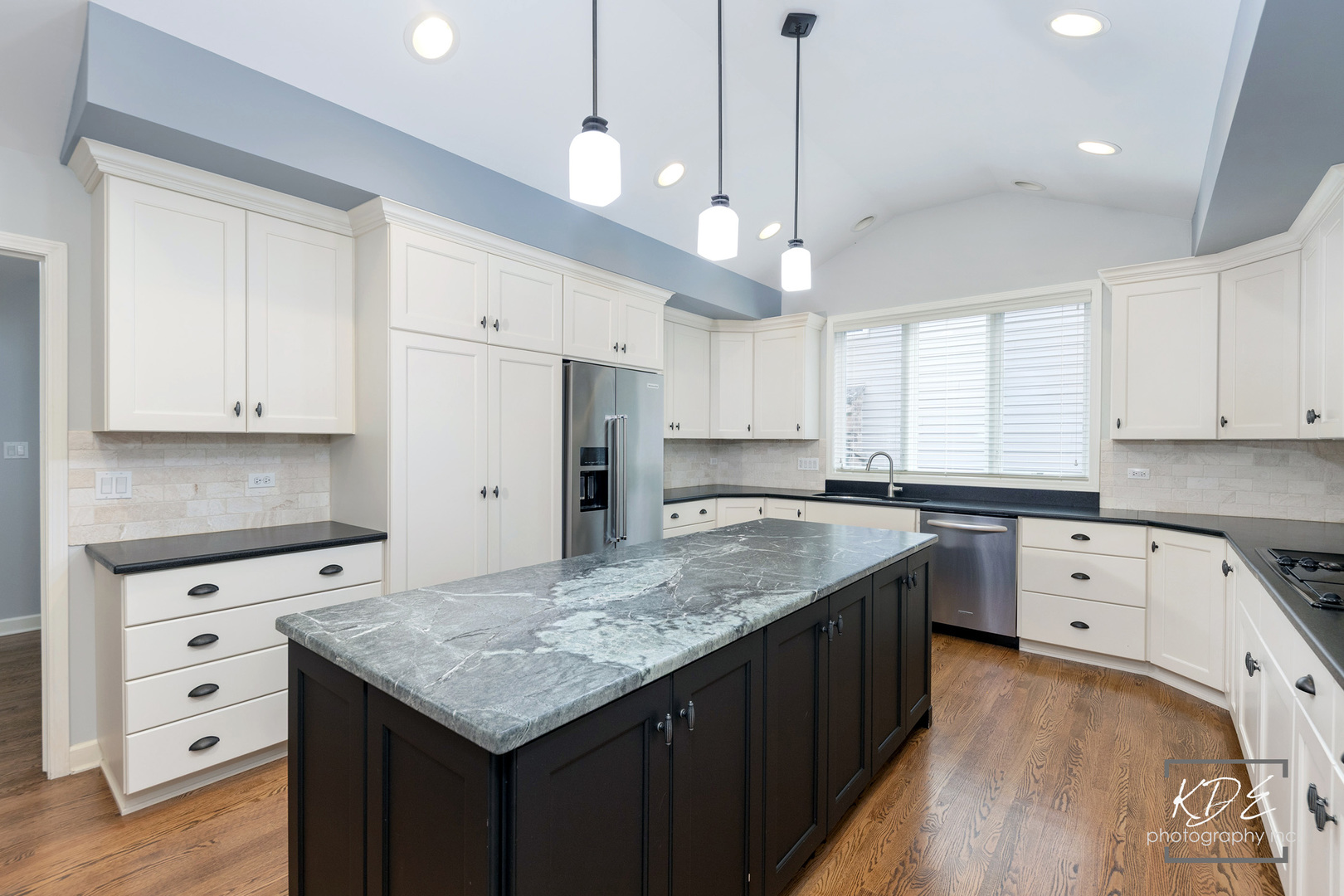1126 Kings Point Court, Naperville, IL 60563