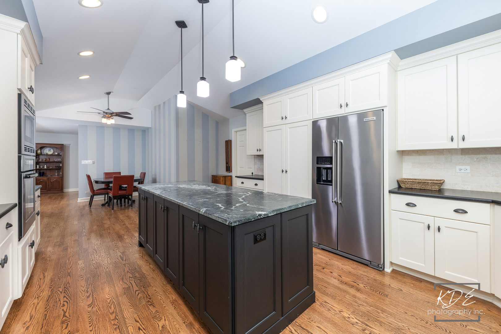 1126 Kings Point Court, Naperville, IL 60563